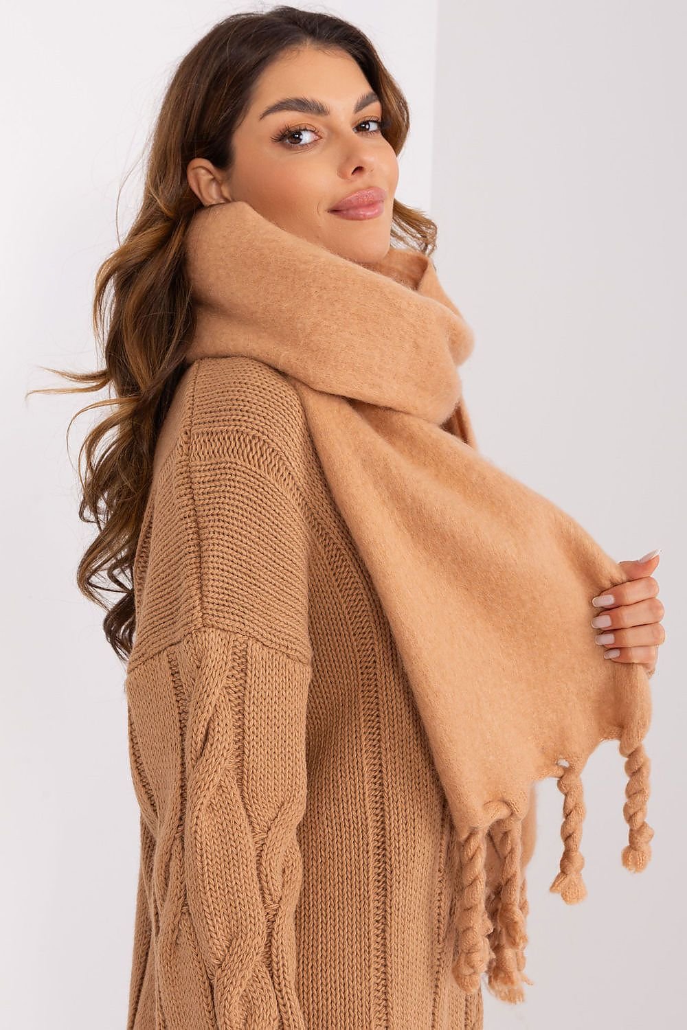 Shawl model 190589 AT