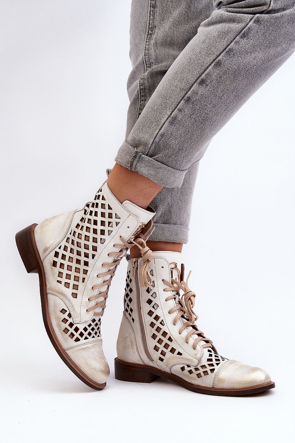  Boots model 191857 Step in style 