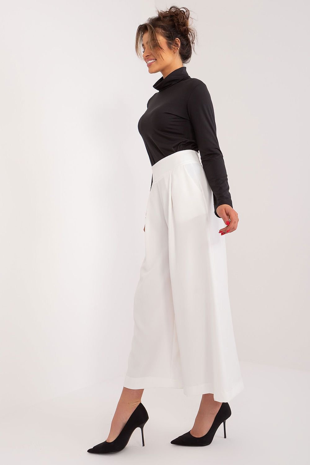 Women trousers model 192507 Italy Moda