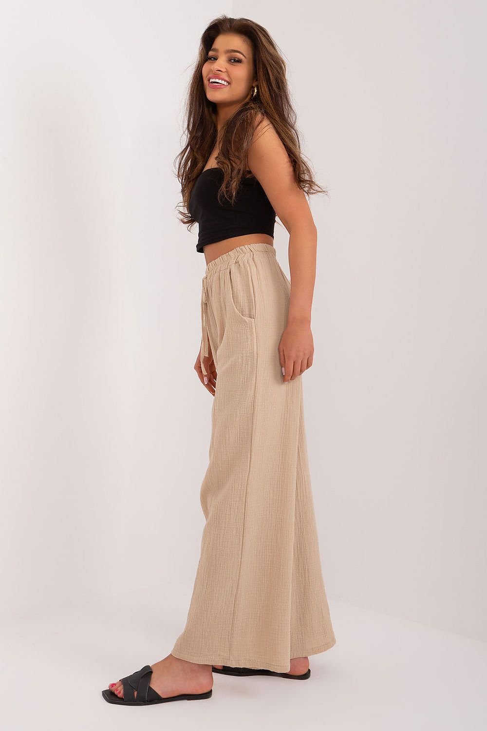Women trousers model 194857 Italy Moda