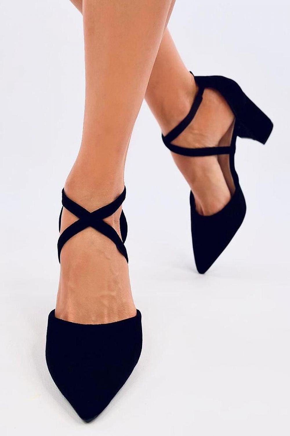   Czółenka ze skrzyżnymi paskami THOISS BLACK - Inello 