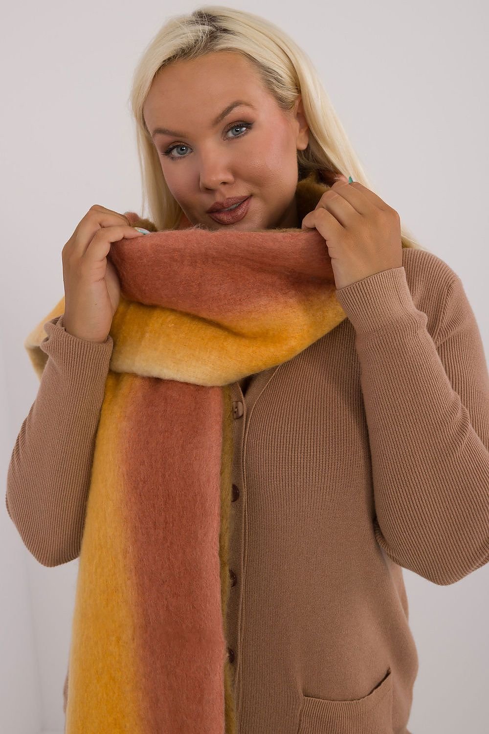Shawl model 203185 AT