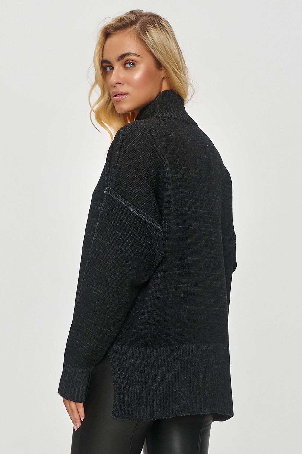 Turtleneck model 201820 Makadamia