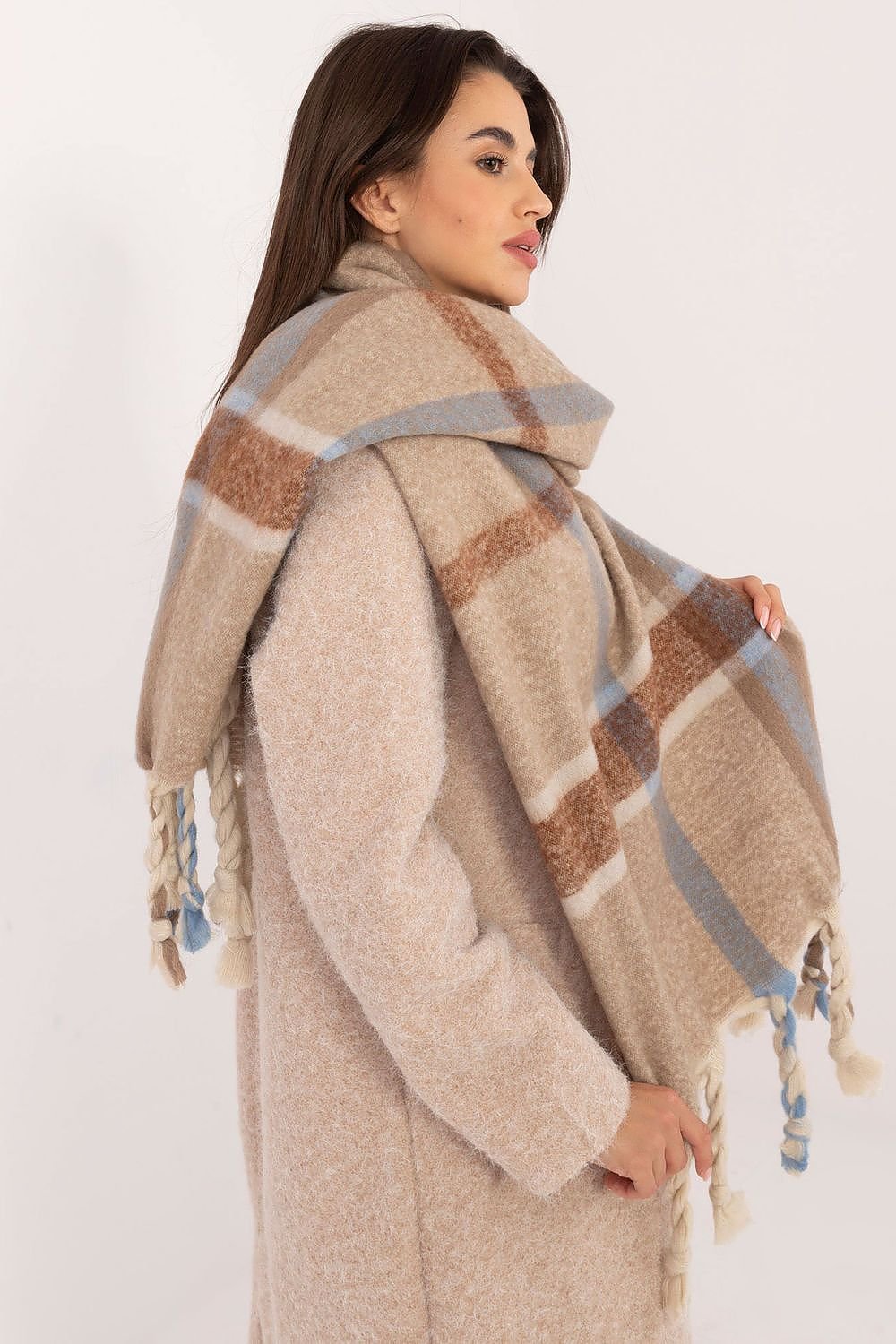 Shawl model 202575 AT
