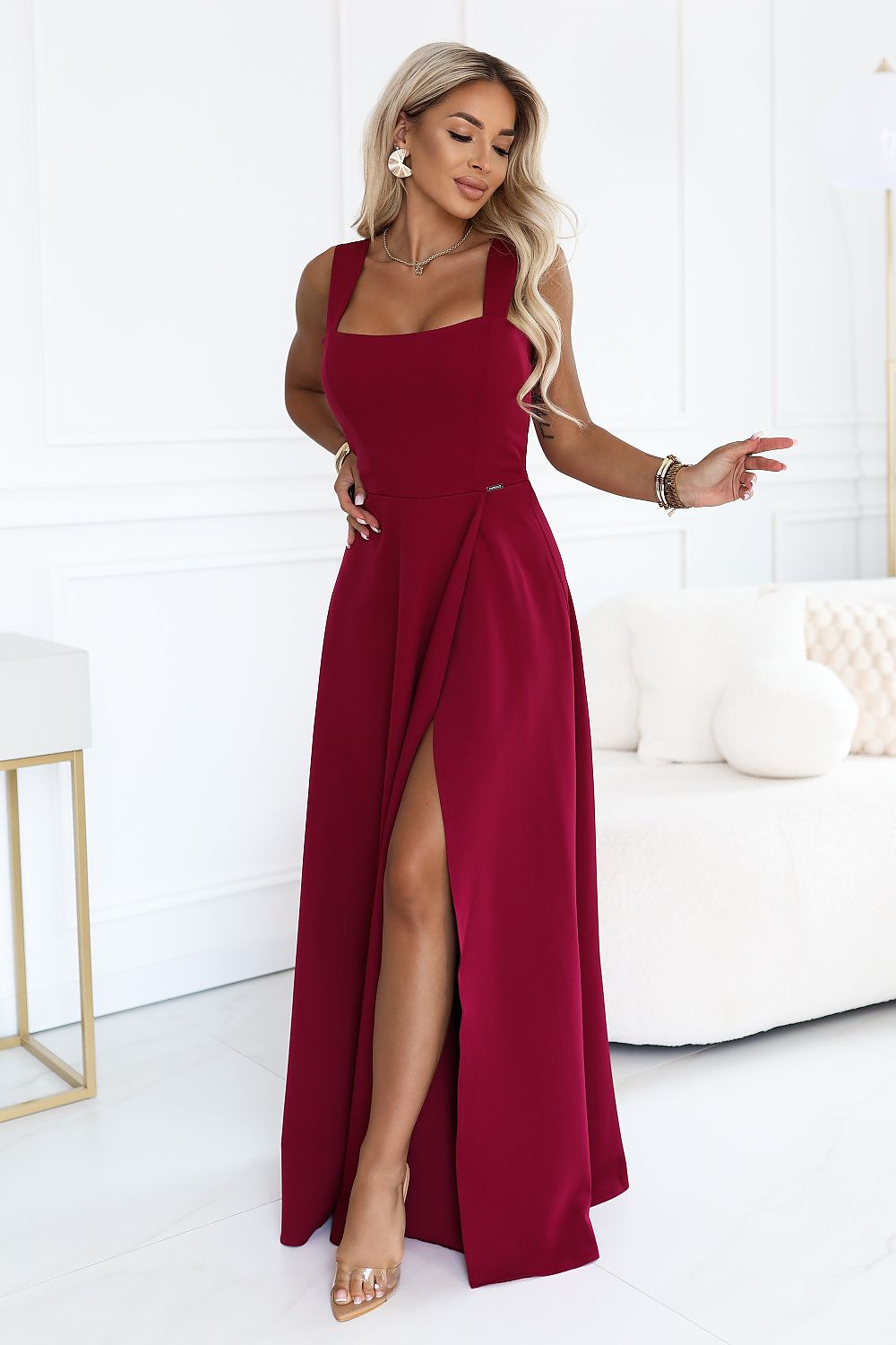  Long dress model 231224 Numoco 