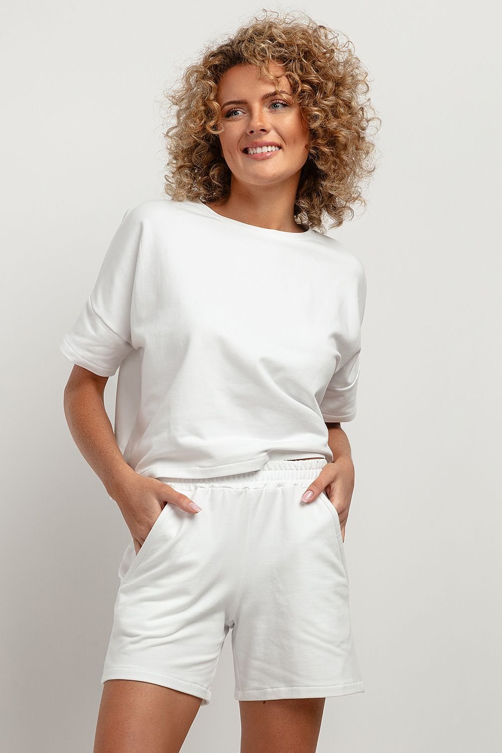 Shorts model 183186 Tessita